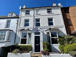 Large Family Getaways Metres From the Beach