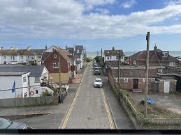 Large Family Getaways Metres From the Beach