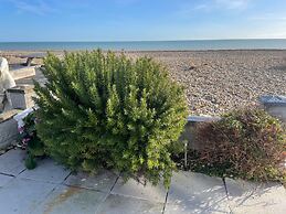 Contemporary Beachfront Bungalow With Direct Access to the Sea