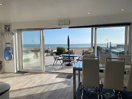 Contemporary Beachfront Bungalow With Direct Access to the Sea