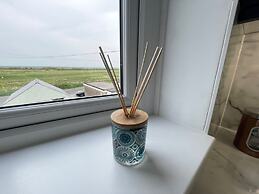 Exquisite Beachfront Residence With Luxurious Interiors The Cozy Clam 