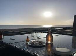 Exquisite Beachfront Residence With Luxurious Interiors The Cozy Clam 