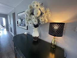 Exquisite Beachfront Residence With Luxurious Interiors The Cozy Clam 