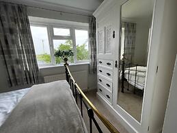 Exquisite Beachfront Residence With Luxurious Interiors The Cozy Clam 