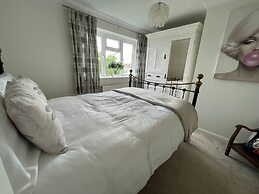 Exquisite Beachfront Residence With Luxurious Interiors The Cozy Clam 