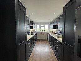 Exquisite Beachfront Residence With Luxurious Interiors The Cozy Clam 