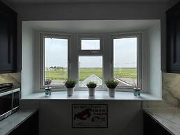 Exquisite Beachfront Residence With Luxurious Interiors The Cozy Clam 