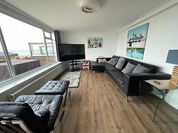 Exquisite Beachfront Residence With Luxurious Interiors The Cozy Clam 