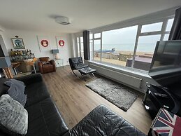 Exquisite Beachfront Residence With Luxurious Interiors The Cozy Clam 