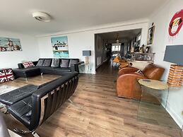 Exquisite Beachfront Residence With Luxurious Interiors The Cozy Clam 