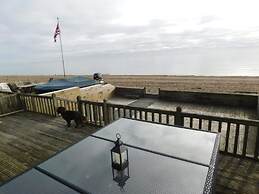 Exquisite Beachfront Residence With Luxurious Interiors The Cozy Clam 