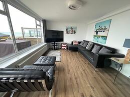 Exquisite Beachfront Residence With Luxurious Interiors The Cozy Clam 