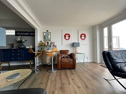 Exquisite Beachfront Residence With Luxurious Interiors The Cozy Clam 