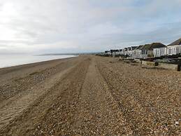 Exquisite Beachfront Residence With Luxurious Interiors The Cozy Clam 