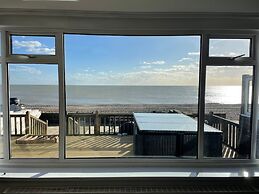 Exquisite Beachfront Residence With Luxurious Interiors The Cozy Clam 