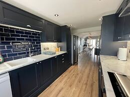 Exquisite Beachfront Residence With Luxurious Interiors The Cozy Clam 