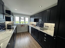 Exquisite Beachfront Residence With Luxurious Interiors The Cozy Clam 