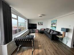 Exquisite Beachfront Residence With Luxurious Interiors The Cozy Clam 