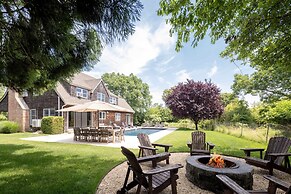 Glendale by Rove 5BR w Outdoor Space Heated Pool