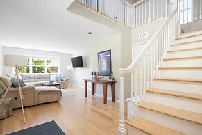 Glendale by Rove 5BR w Outdoor Space Heated Pool