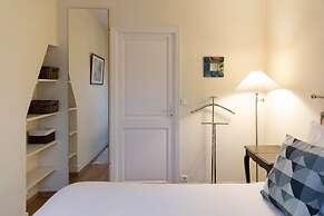 Coquelicot Delightful 1 Bedroom Apt Near Eiffel Tower