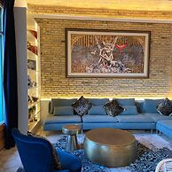The Avenue 2BR Luxury Unit in Diagonal Ave