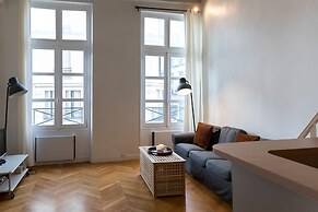 Sunny Dussoubs I Unique 1-br Loft in Montorgueil
