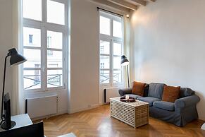 Sunny Dussoubs I Unique 1-br Loft in Montorgueil