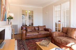 Eiffel Park Peaceful 1 Bedroom Apt Near the Eiffel Tower