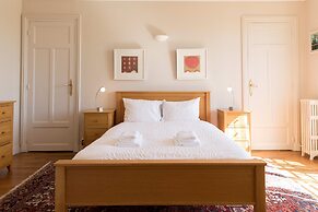 Eiffel Park Peaceful 1 Bedroom Apt Near the Eiffel Tower