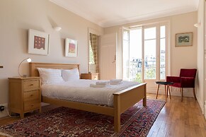 Eiffel Park Peaceful 1 Bedroom Apt Near the Eiffel Tower