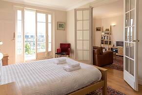 Eiffel Park Peaceful 1 Bedroom Apt Near the Eiffel Tower