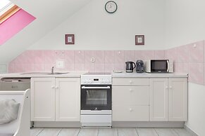 Kołobrzeg Centrum Pink by Renters