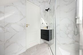 Kołobrzeg Centrum Pink by Renters