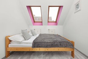 Kołobrzeg Centrum Pink by Renters