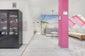 Kołobrzeg Centrum Pink by Renters
