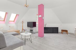 Kołobrzeg Centrum Pink by Renters