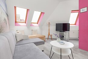 Kołobrzeg Centrum Pink by Renters