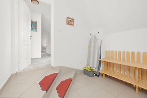 Kołobrzeg Centrum Pink by Renters