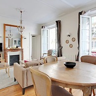 Eiffel Market Charming 2 Bed Apt Near Invalides