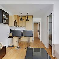 Modern Brunel Classic 1 Bed Apt With Balcony in Paris