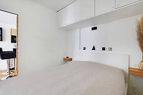 Modern Brunel Classic 1 Bed Apt With Balcony in Paris