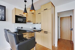 Modern Brunel Classic 1 Bed Apt With Balcony in Paris