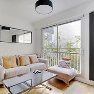 Modern Brunel Classic 1 Bed Apt With Balcony in Paris