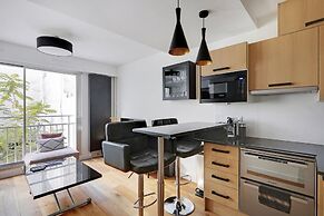 Modern Brunel Classic 1 Bed Apt With Balcony in Paris