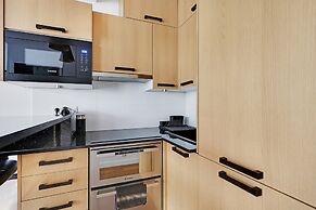 Modern Brunel Classic 1 Bed Apt With Balcony in Paris