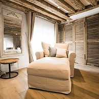 Classy Bourgeois Chic 2 Bedroom Apt in Le Marais