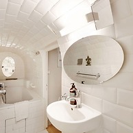 Classy Bourgeois Chic 2 Bedroom Apt in Le Marais