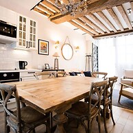 Classy Bourgeois Chic 2 Bedroom Apt in Le Marais