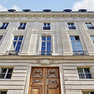 Classy Bourgeois Chic 2 Bedroom Apt in Le Marais